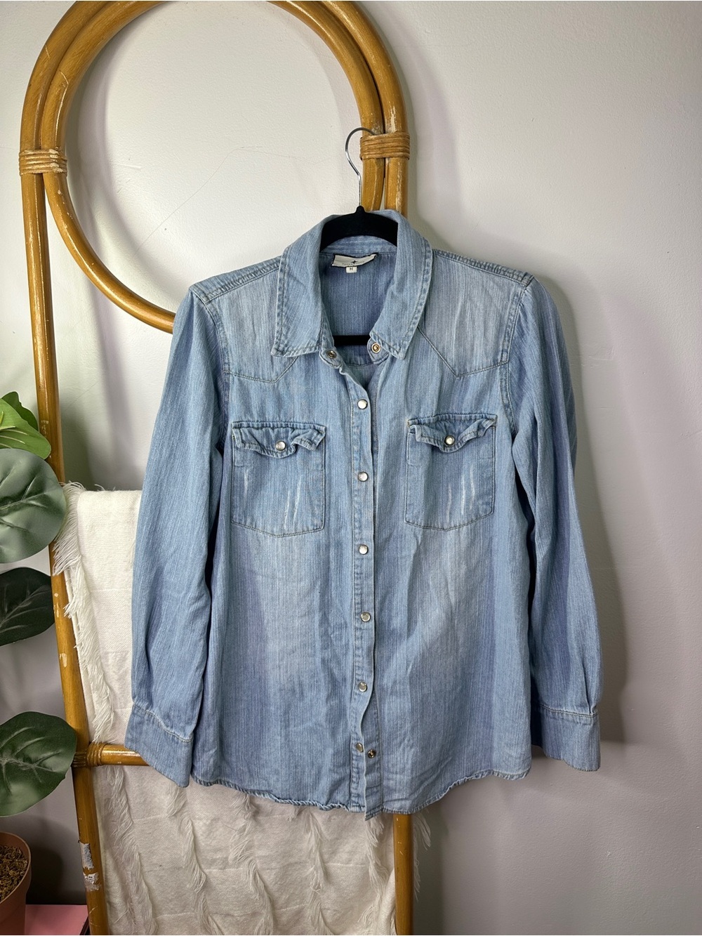 Tuckernuck Denim Chambray Button Down Blouse sz M